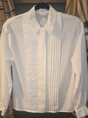 Vintage Grandmacore Liz Claiborne White Pleated Front Bouse